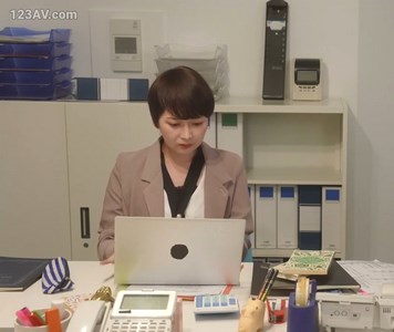 Chị đồng nghiệp hàng đẹp Momosaki Miiro